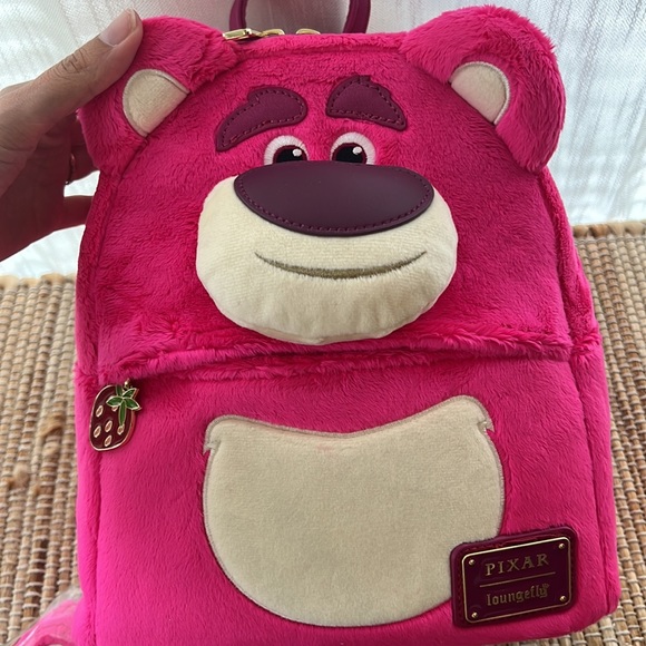 🩷🍓✨Disney Loungefly lotso Huggin bear toy story Pixar bag - Picture 1 of 2